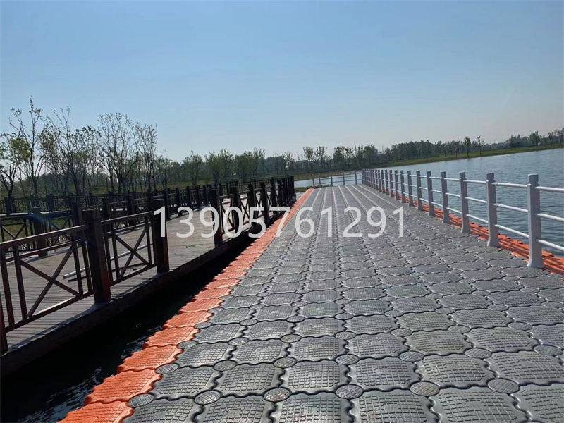 江蘇揚(yáng)州邗江區(qū)北湖濕地公園水上觀景平臺(tái)